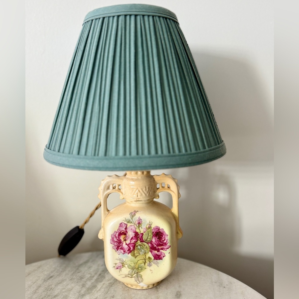 ANTIQUE 1900'S ROSE BUD TABLE LAMP